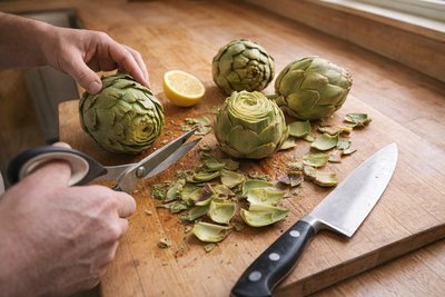 How to Steam Artichokes on the Stovetop: A Culinar...